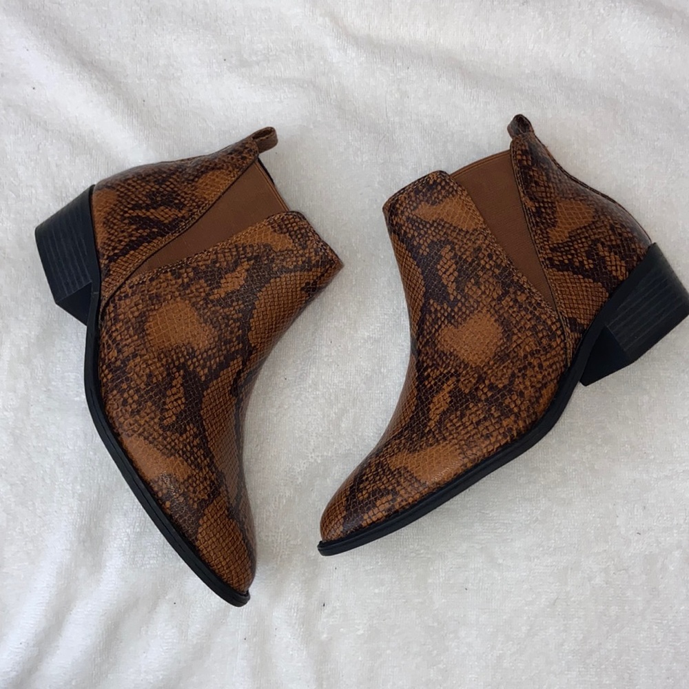 never worn intaglia boots